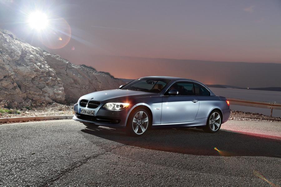  BMW 3-Series Convertible 2010 года  (фото 14 из 27)